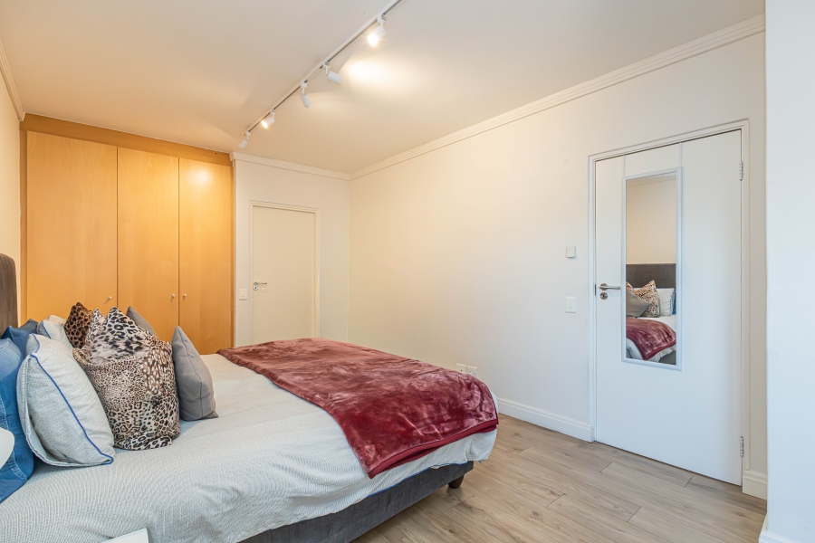 To Let 4 Bedroom Property for Rent in Mouille Point Western Cape